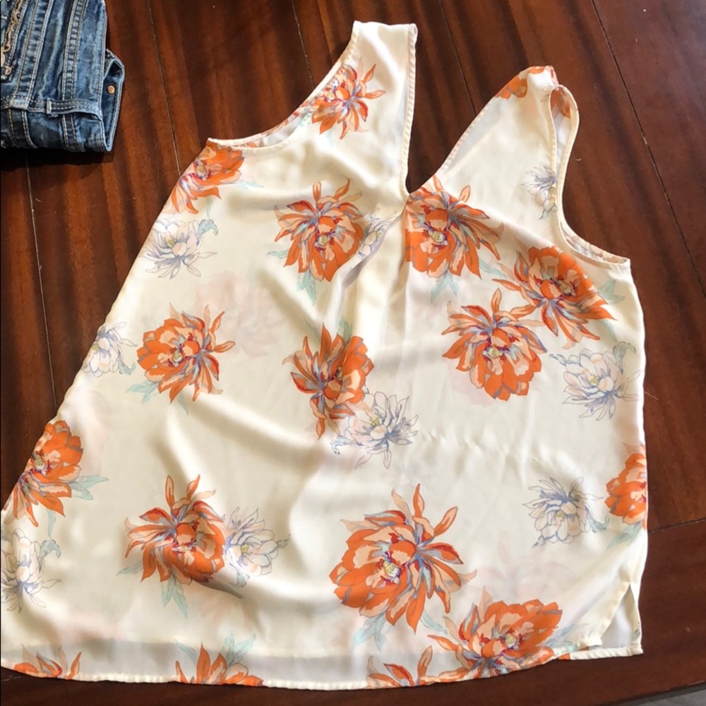Super cute blouse never worn